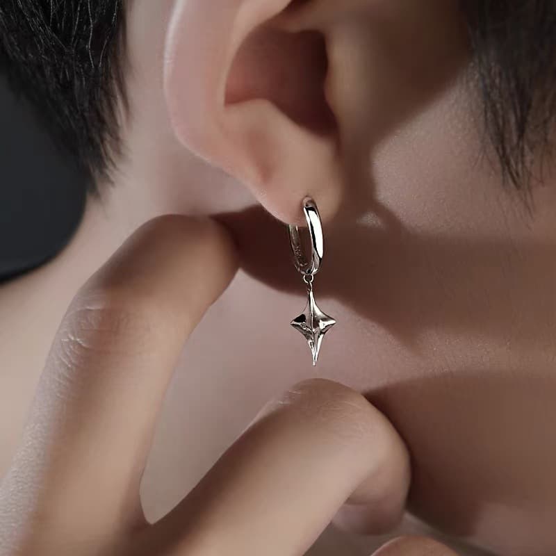 メンズピアス 十字星のミニマルなフープピアス