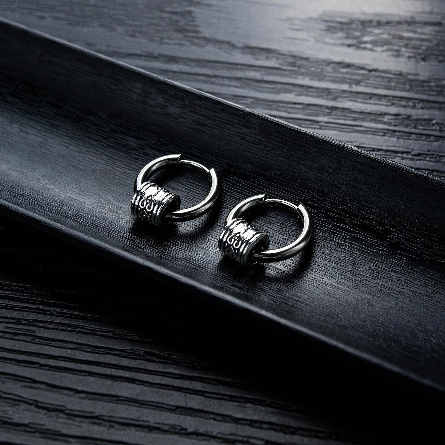 メンズピアス 輪環彫刻ステンレスフープピアス