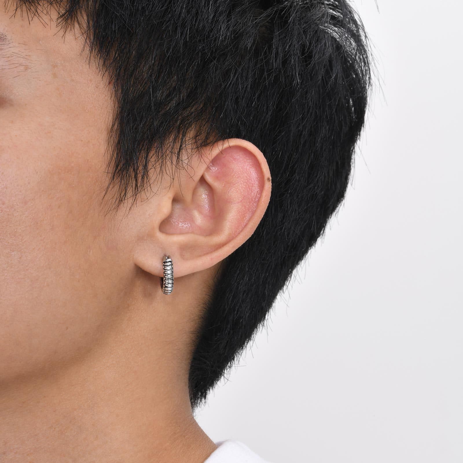 メンズピアス 職人彫り シルバーリング型フープピアス