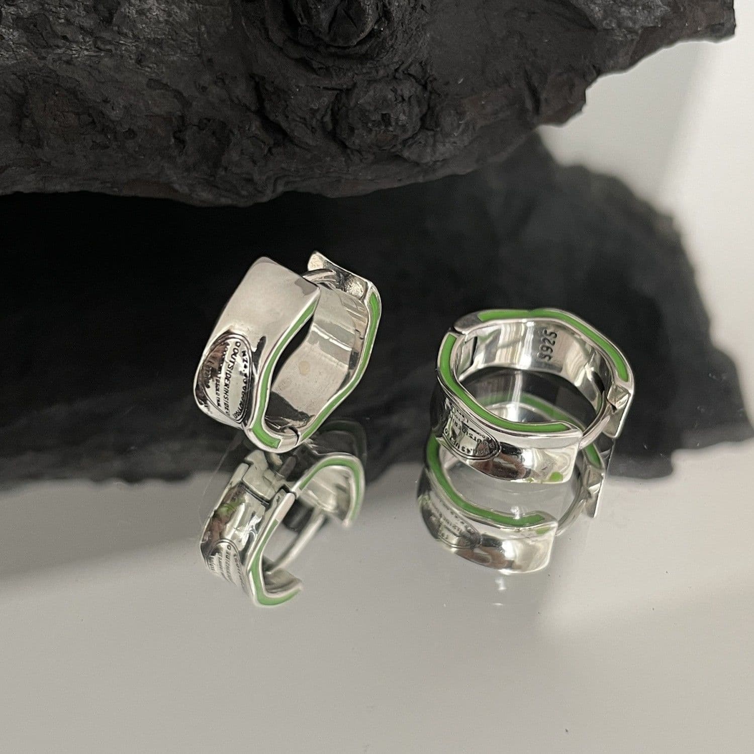 メンズピアス シンプル幅広ラインフープピアス