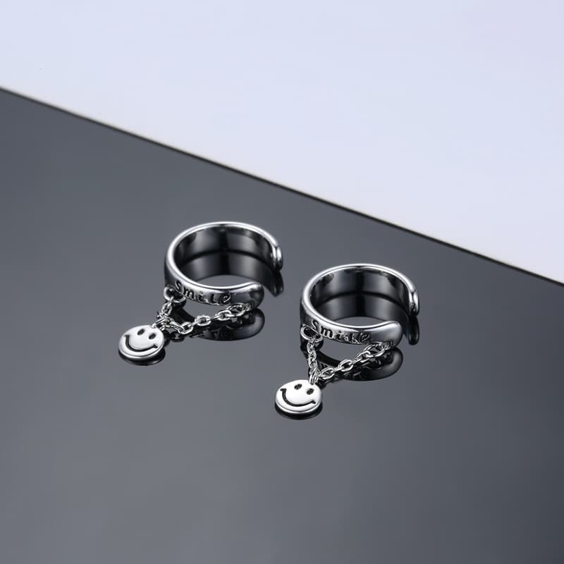 メンズピアス 笑顔モチーフ イヤーカフ チェーンスマイル