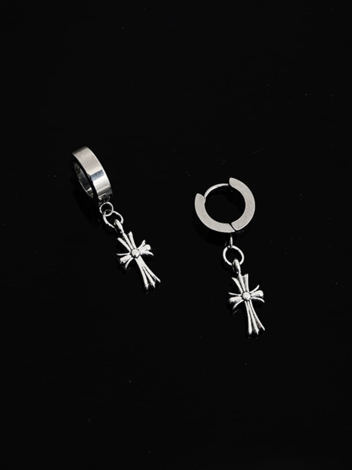 メンズピアス 十字架デザイン ゆらゆらフープピアス