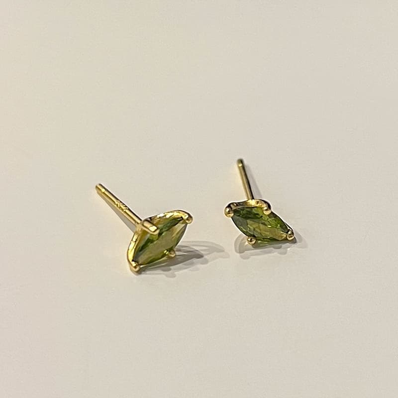 メンズピアス 菱形宝石の輝き 片耳ピアス