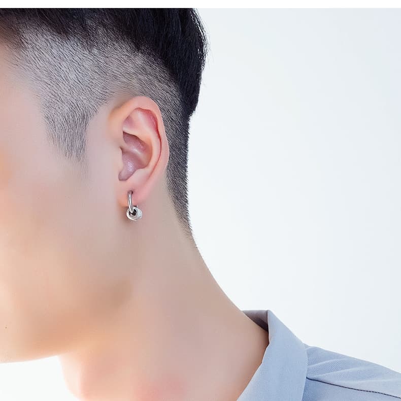 メンズピアス 輪環彫刻ステンレスフープピアス