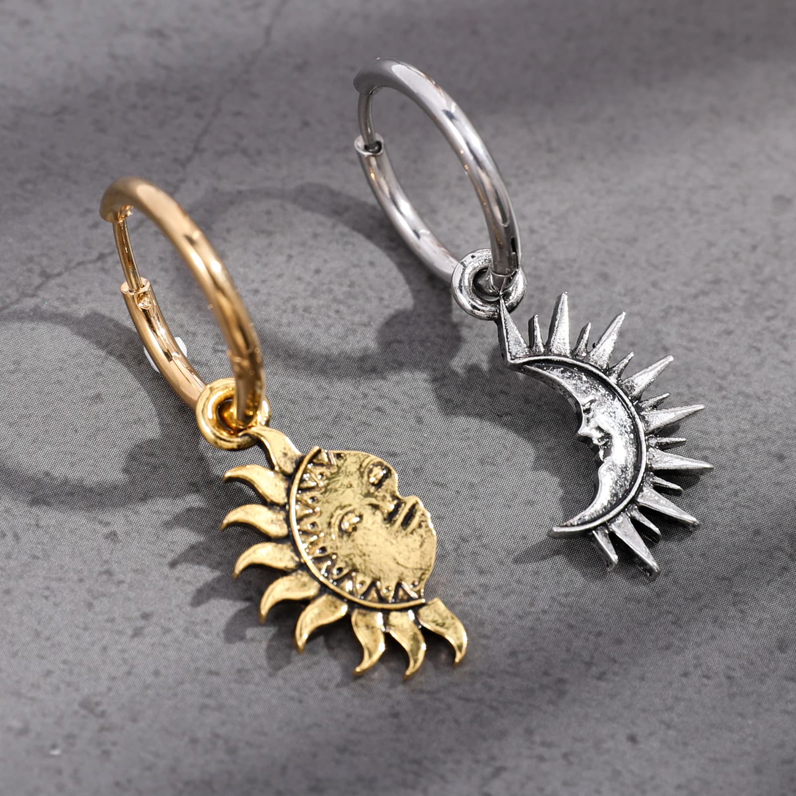 メンズピアス 太陽と月の神秘ペアピアス