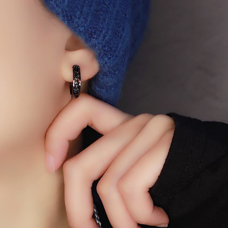 メンズピアス 唐草模様 リング型 フープピアス