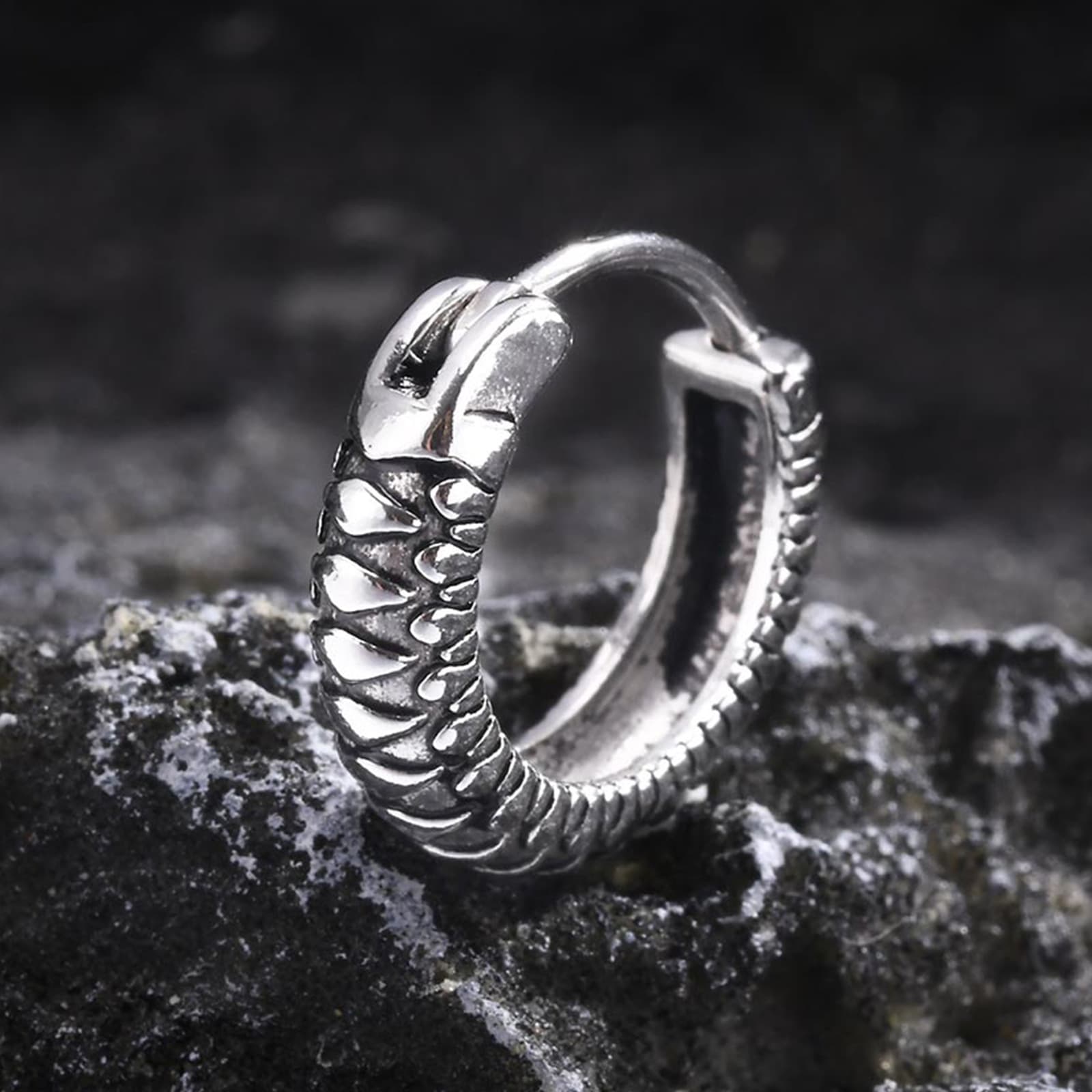 メンズピアス 職人彫り シルバーリング型フープピアス