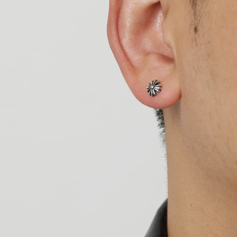 メンズピアス 十字花びら彫刻ピアス