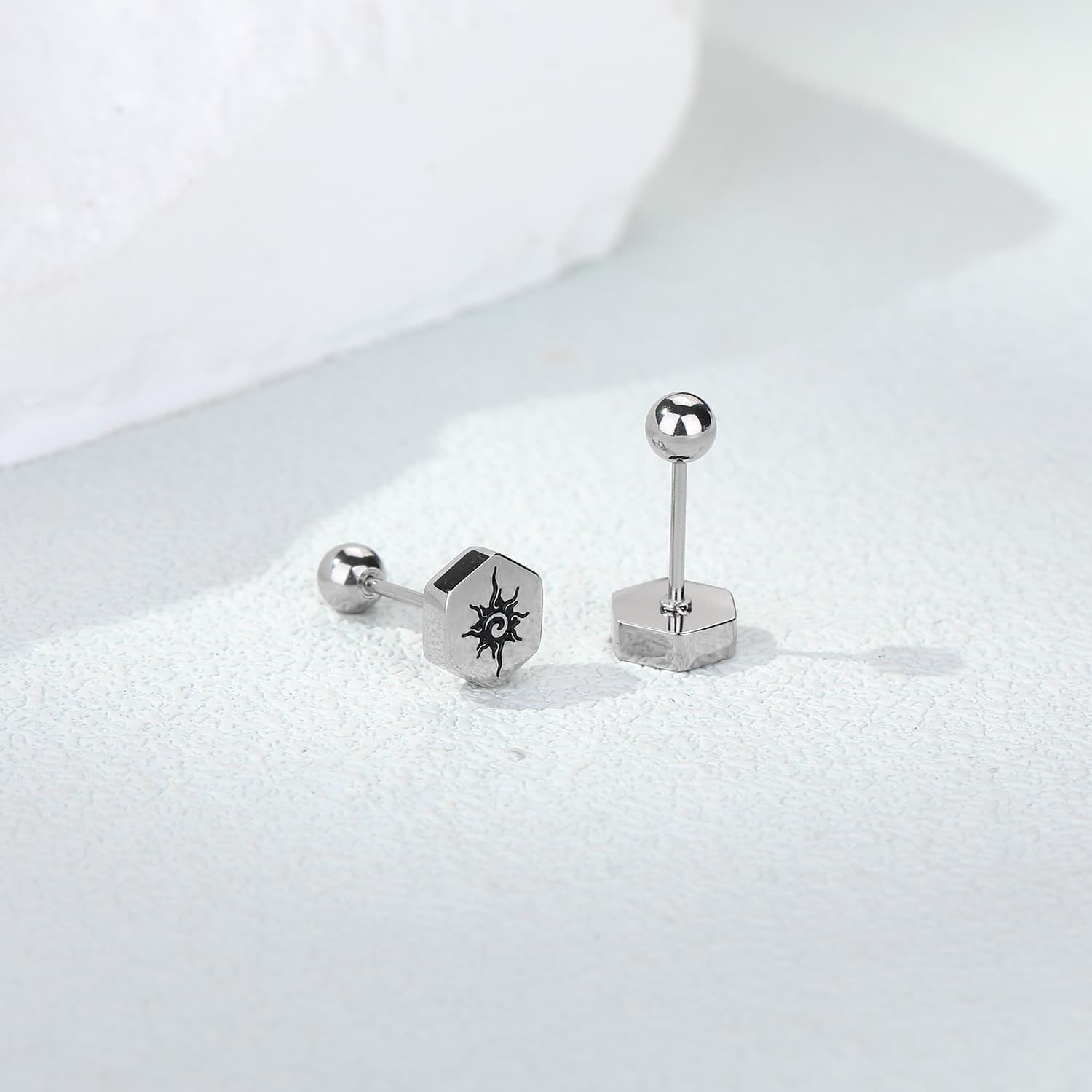 メンズピアス 六角形太陽紋様ピアス