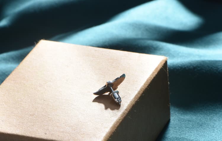 メンズピアス 空翼スタッドピアス