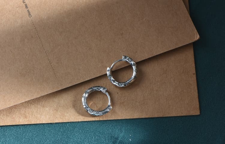 メンズピアス ゴシック調 装飾フープピアス