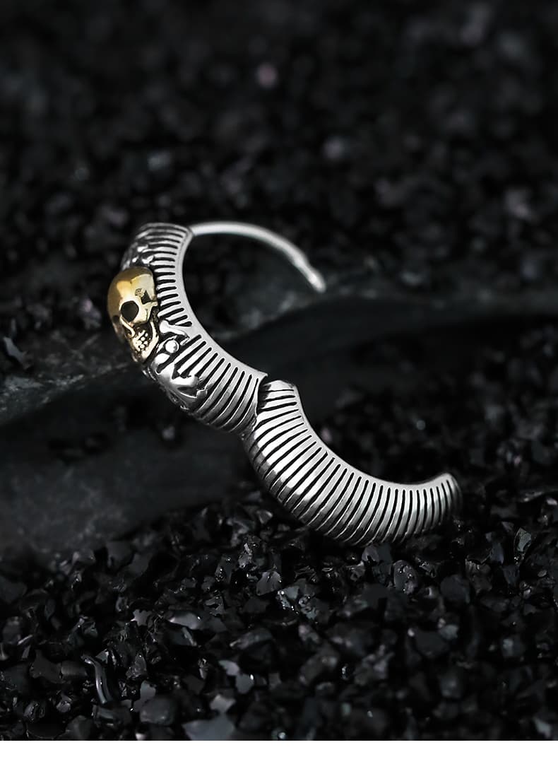 メンズピアス 髑髏彫刻リングピアス