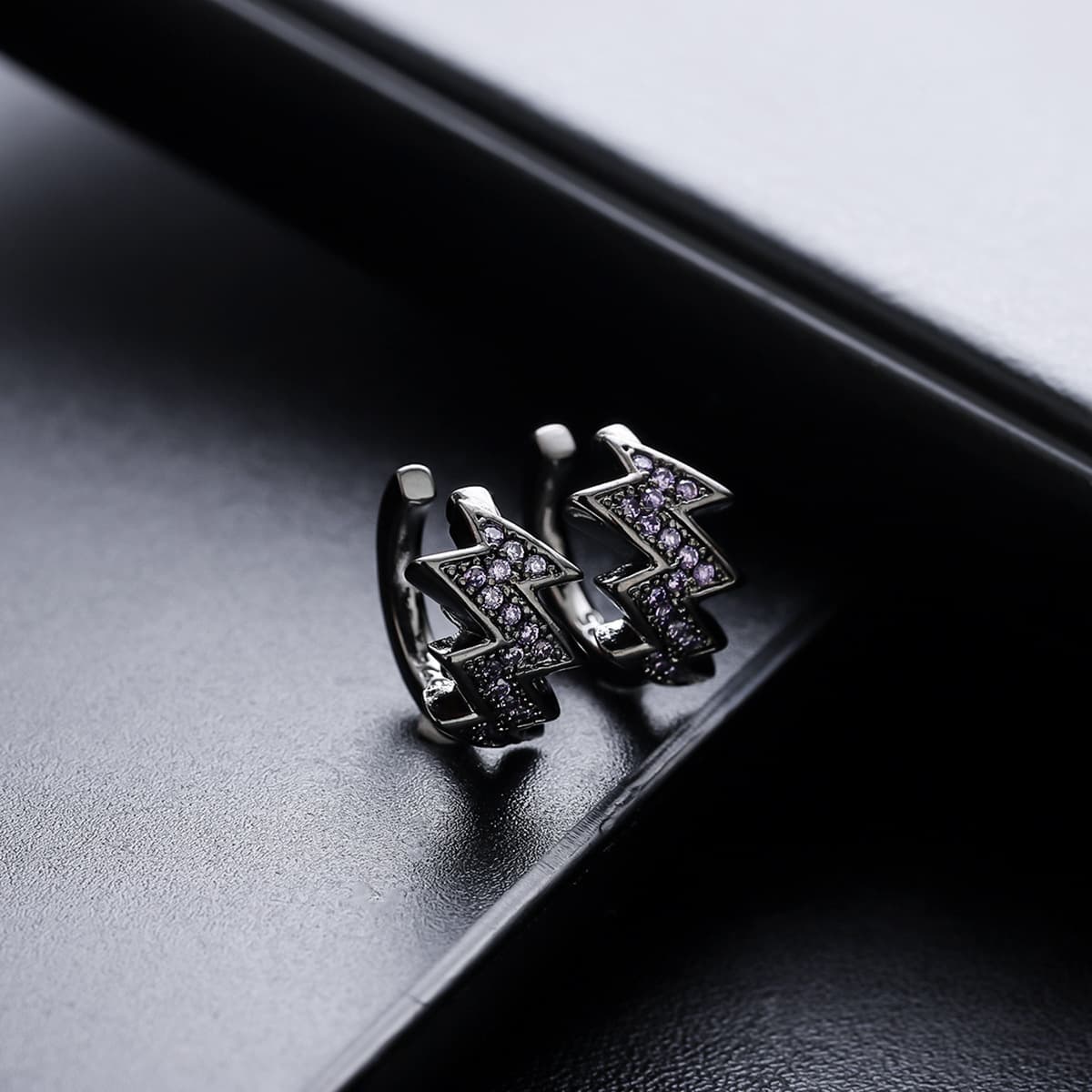 メンズピアス 稲妻デザイン きらめき イヤーカフ