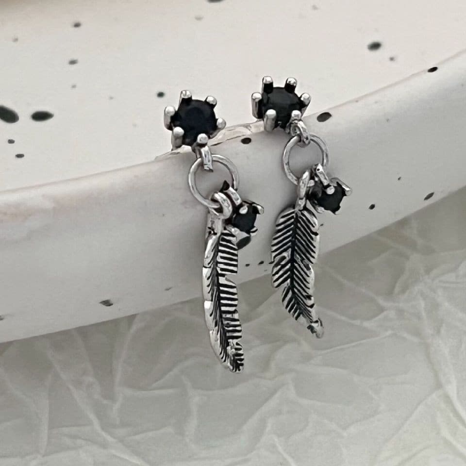メンズピアス シルバーピアス 羽根モチーフ 黒石付き メンズ 個性派