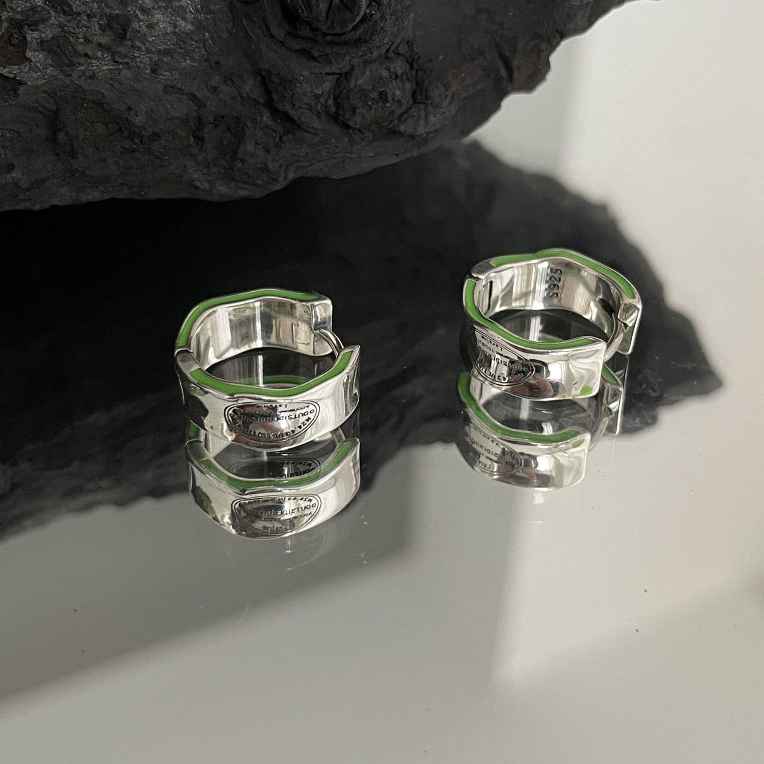 メンズピアス シンプル幅広ラインフープピアス