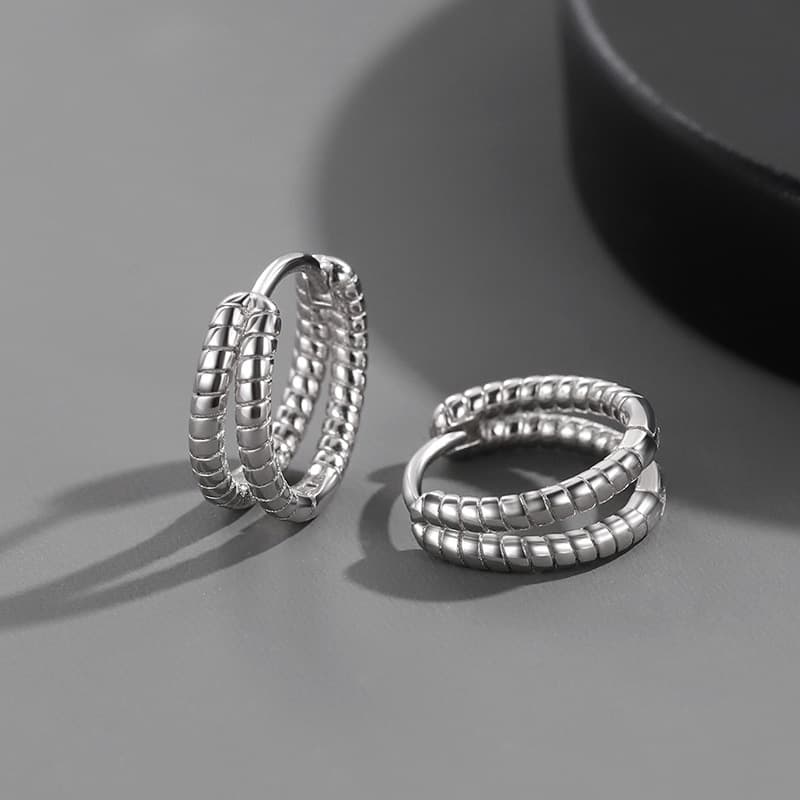 メンズピアス ツイスト模様二重巻きフープリングピアス