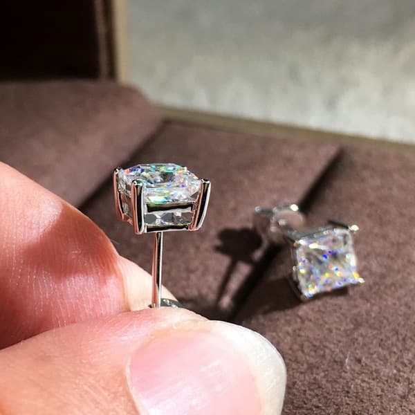 メンズピアス 華やかな四角形スタッドピアス