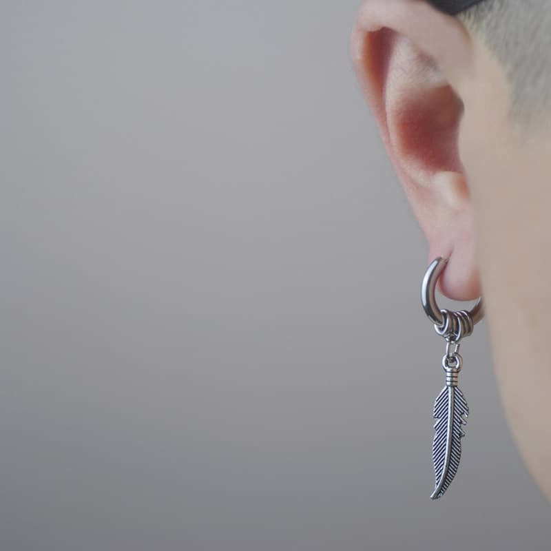 メンズピアス 羽根モチーフ ゆらゆら フープピアス