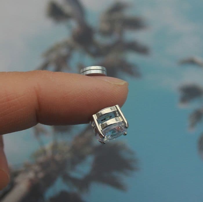 メンズピアス 煌めきクリスタル磁石ピアス