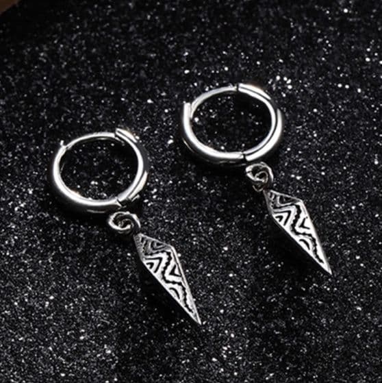 メンズピアス 幾何学模様の矢印フープピアス