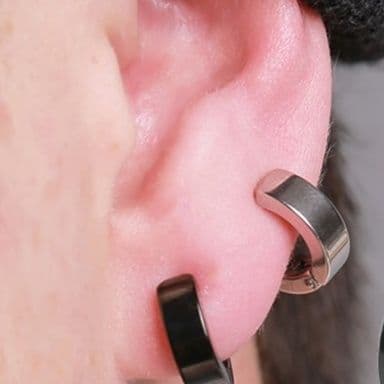 メンズピアス シンプル幅広リング型イヤーカフ