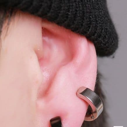 メンズピアス シンプル幅広リング型イヤーカフ