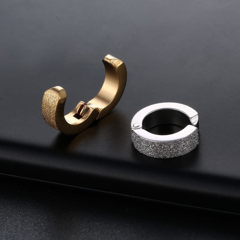 メンズピアス つや消しスパークルフープピアス