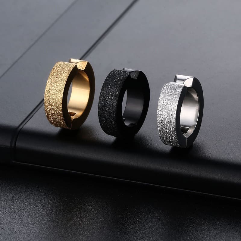 メンズピアス つや消しスパークルフープピアス